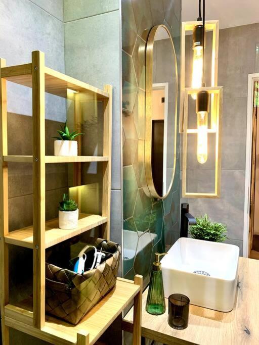 Апартаменты Heart Of The City - Modern Studio With Balcony Бухарест Экстерьер фото