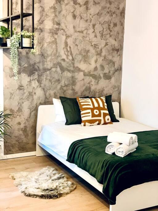 Апартаменты Heart Of The City - Modern Studio With Balcony Бухарест Экстерьер фото