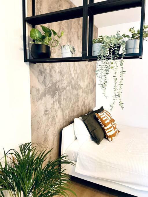 Апартаменты Heart Of The City - Modern Studio With Balcony Бухарест Экстерьер фото